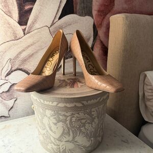 Sam Edelman Croc-Embossed Tan Heels
